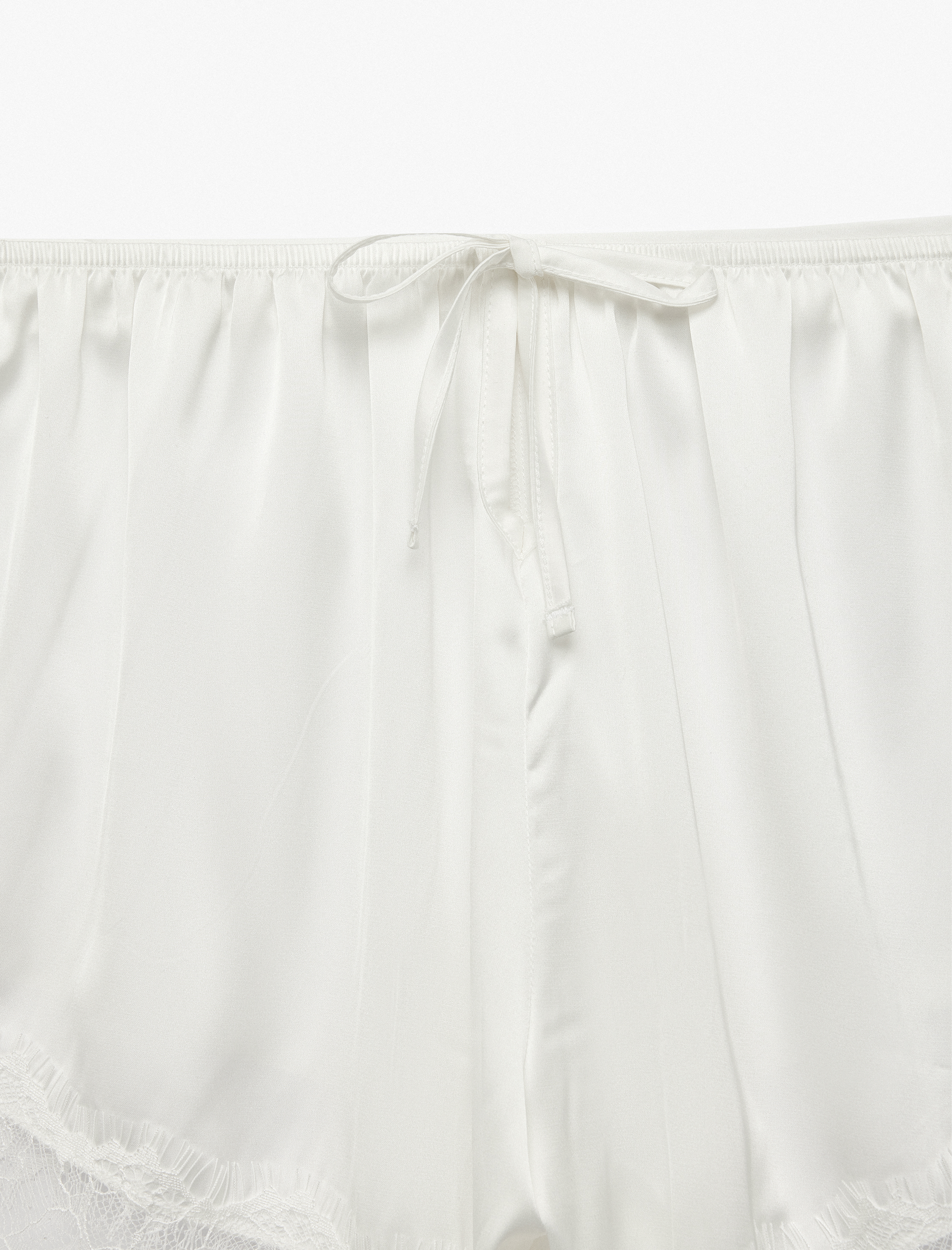   Fiyonk Detaylı Rahat Kesim Dantelli Mini Şort Pijama Altı