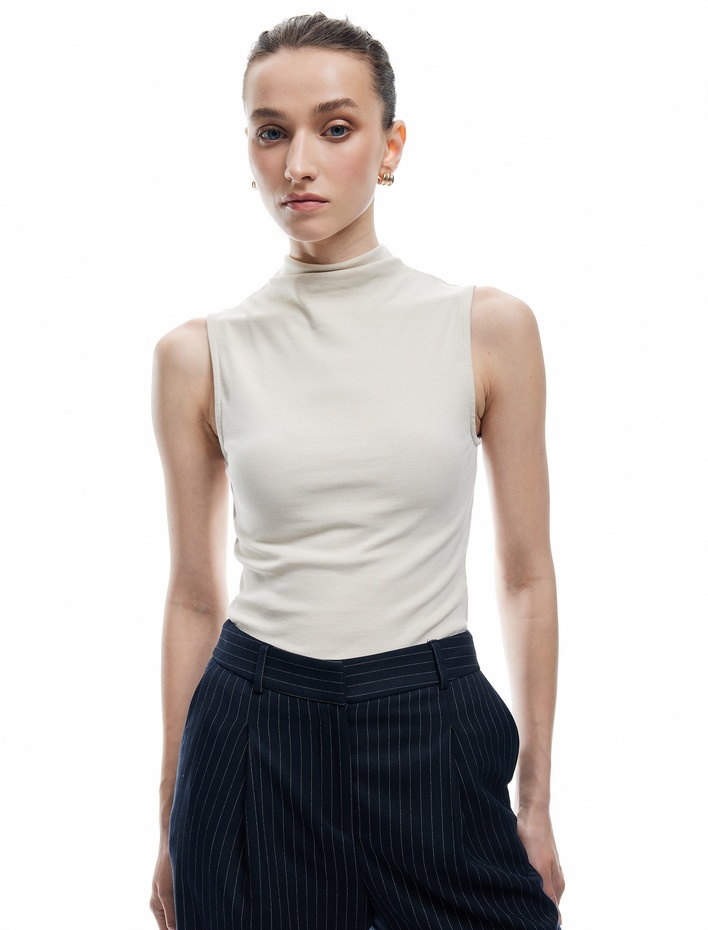  Pamuklu Slim Fit Dik Yaka Kolsuz Penye Bluz