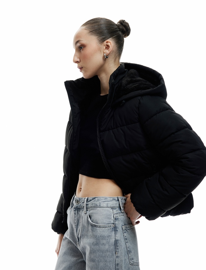  Kapüşonlu Uzun Kollu İçi Suni Kürklü Fermuarlı Cepli Şişme Mont