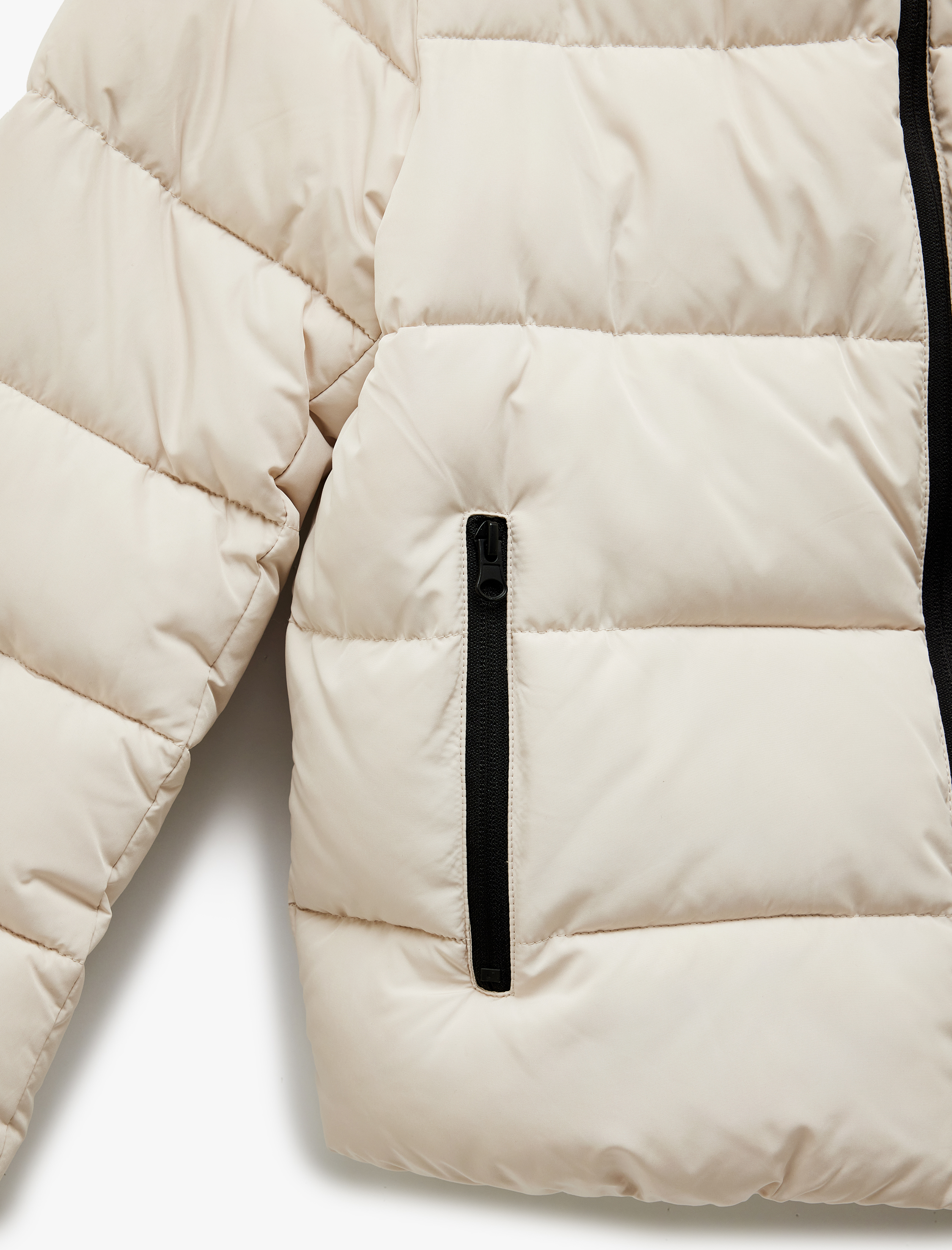   Kapüşonlu Uzun Kollu İçi Suni Kürklü Fermuarlı Cepli Şişme Mont