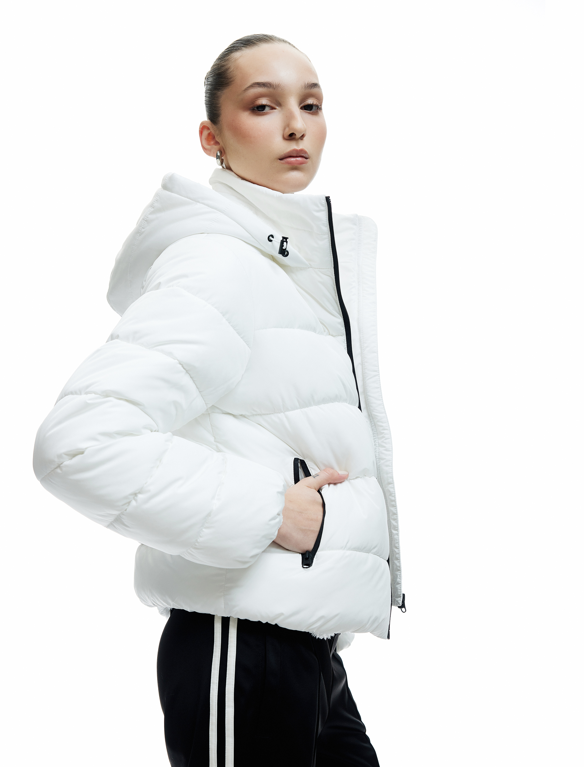   Kapüşonlu Uzun Kollu İçi Suni Kürklü Fermuarlı Cepli Şişme Mont