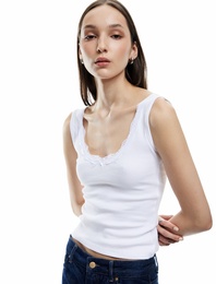 Dantel Detaylı Fiyonklu U Yaka Kolsuz Slim Fit Bluz