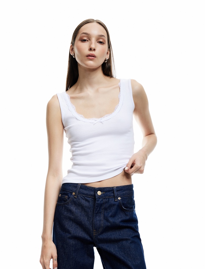  Dantel Detaylı Fiyonklu U Yaka Kolsuz Slim Fit Bluz