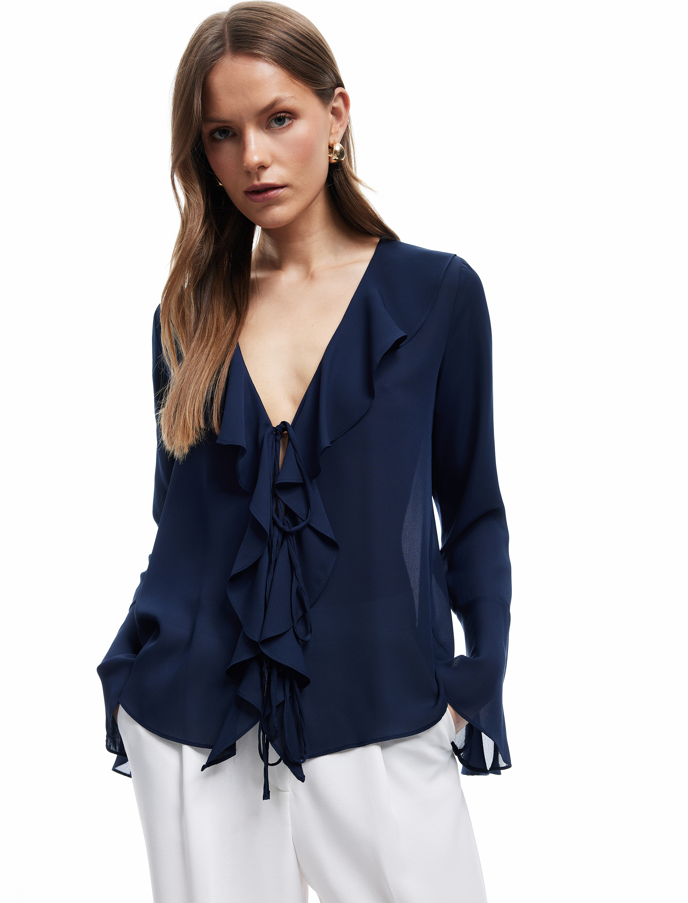   Uzun İspanyol Kol V Yaka Fiyonk Detaylı Bağlamalı Krep Fırfırlı Gömlek