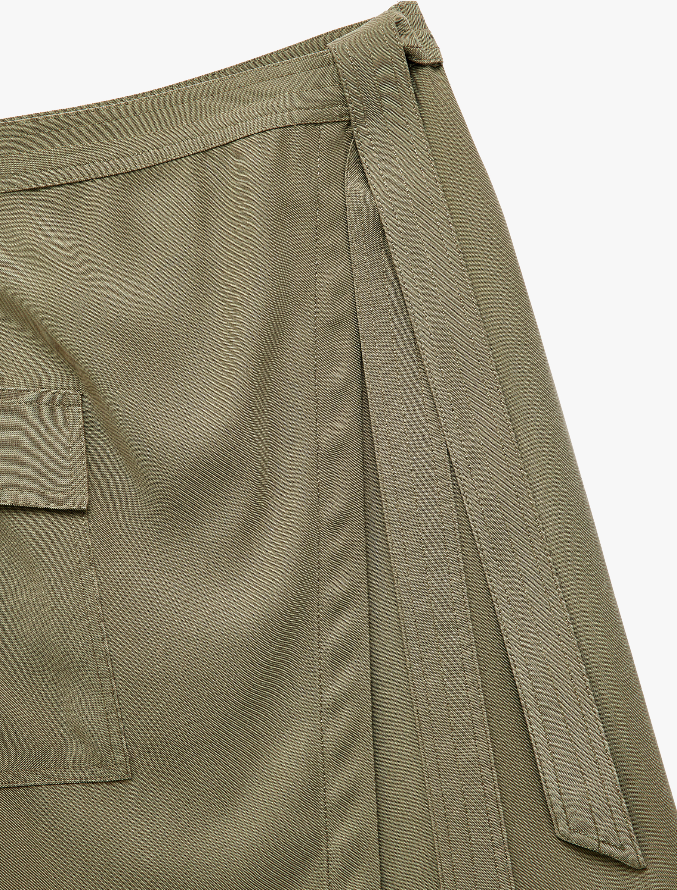   Cupro Kumaş Asimetrik Kesim Kemerli Kargo Cepli Uzun Kruvaze Etek