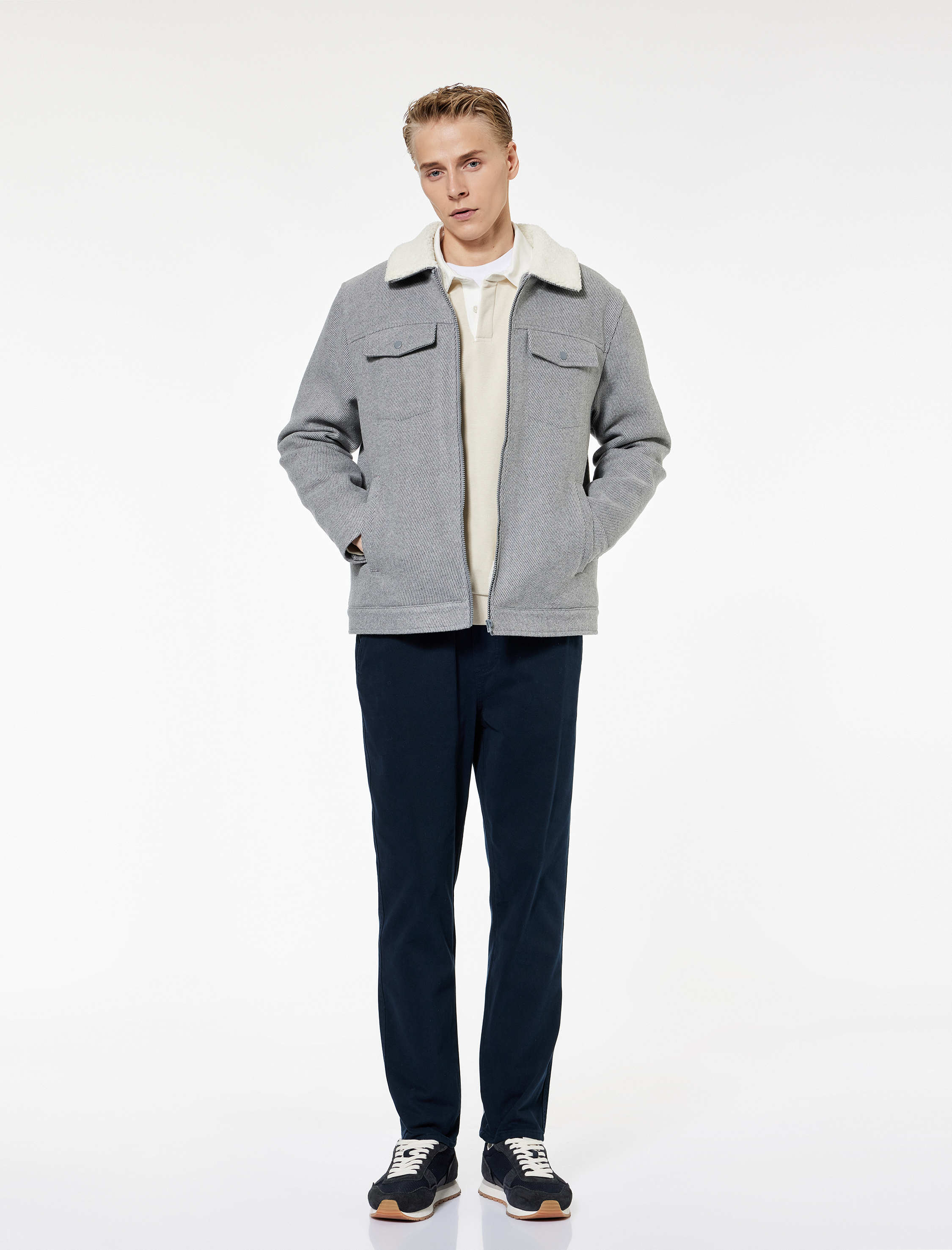   Uzun Kollu Cepli Fermuarlı İçi Peluş Astarlı Yakası Suni Kürklü Kışlık Kaşe Ceket