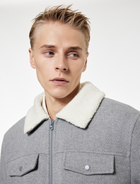 Uzun Kollu Cepli Fermuarlı İçi Peluş Astarlı Yakası Suni Kürklü Kışlık Kaşe Ceket