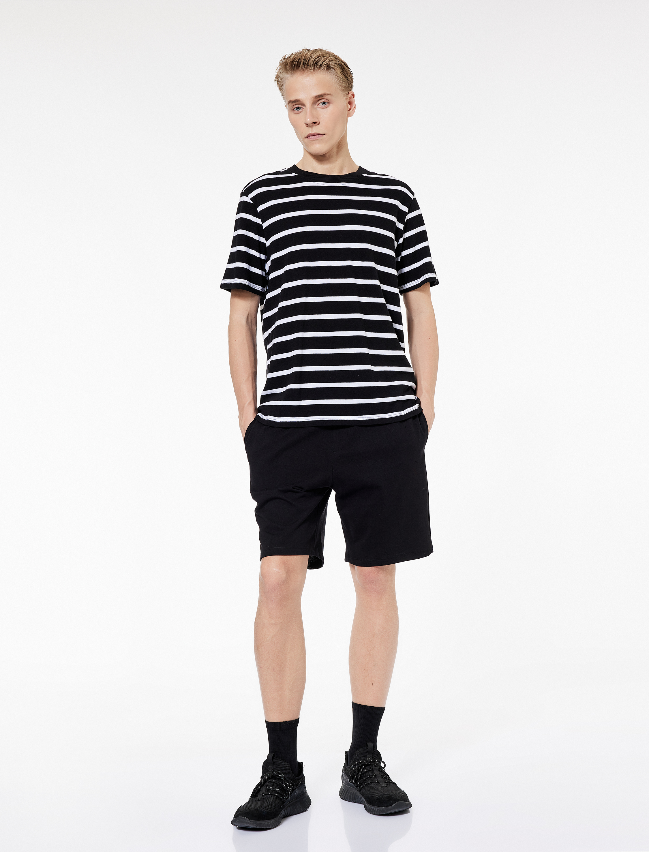   Beli Bağcıklı Cep Detaylı Pamuklu Straight Fit Spor Şort