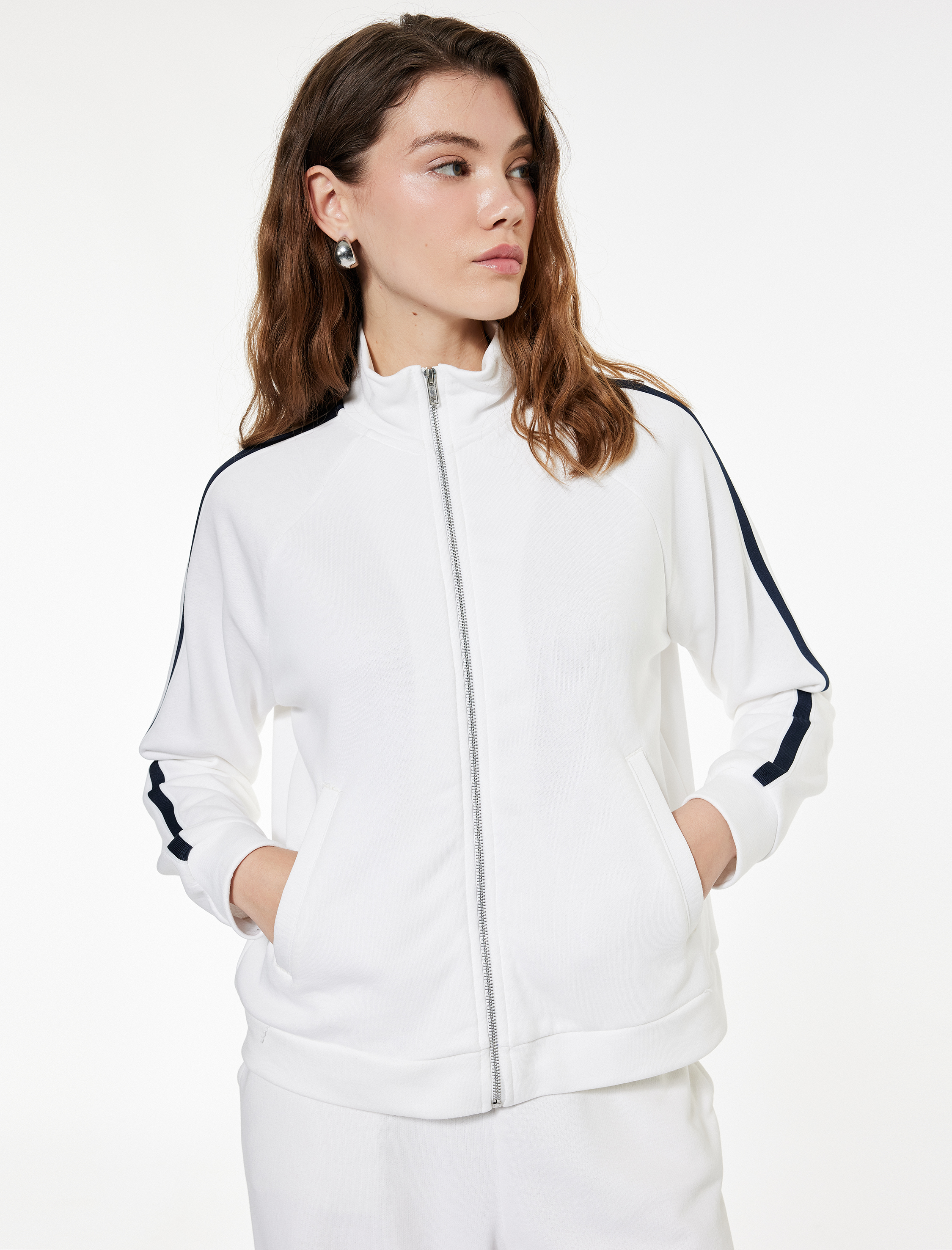   Üç İplik Şerit Detaylı Uzun Kollu Dik Yaka Fermuarlı Sweatshirt