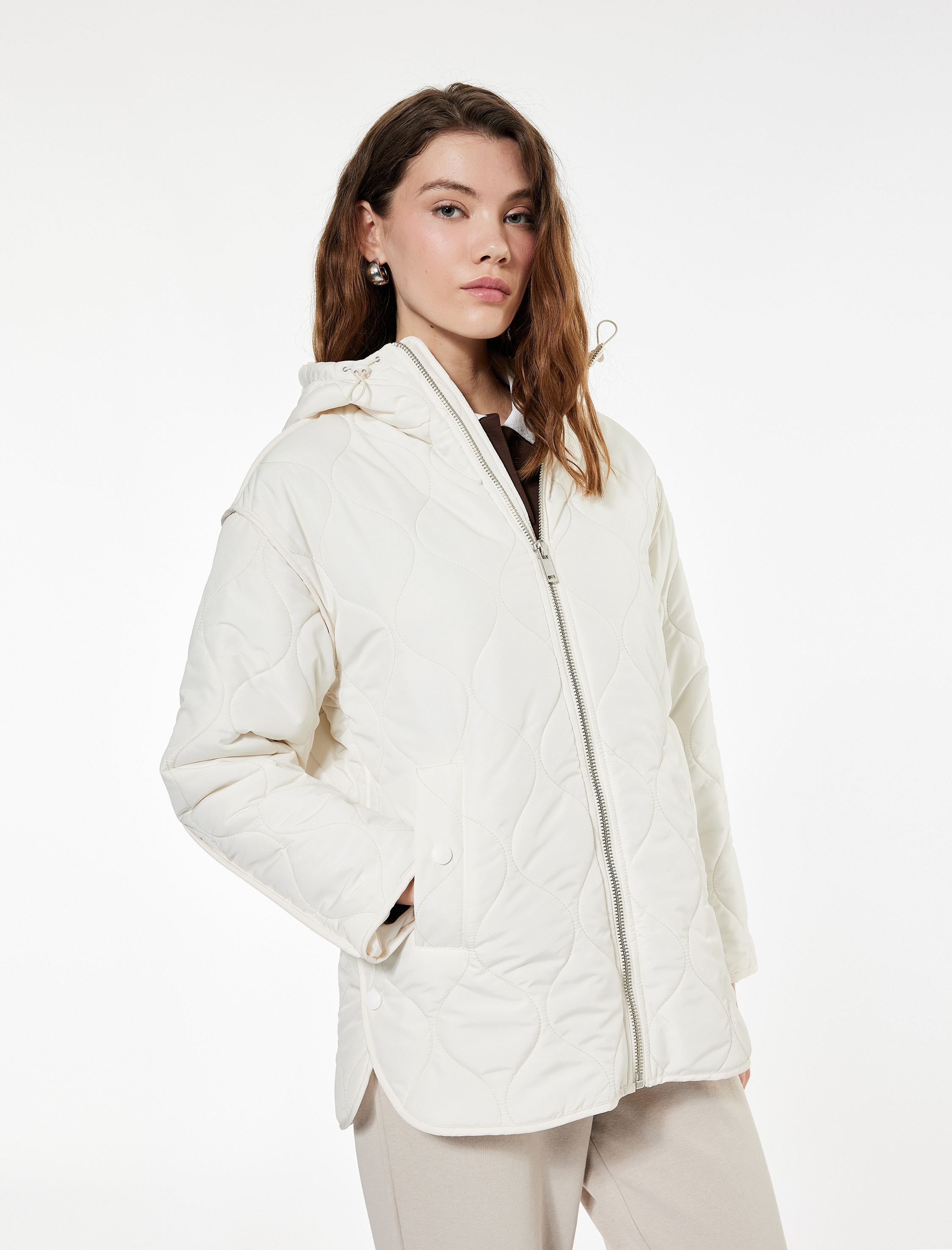   Uzun Kollu Cepli Fermuarlı Kapüşonlu Kapitone Mont