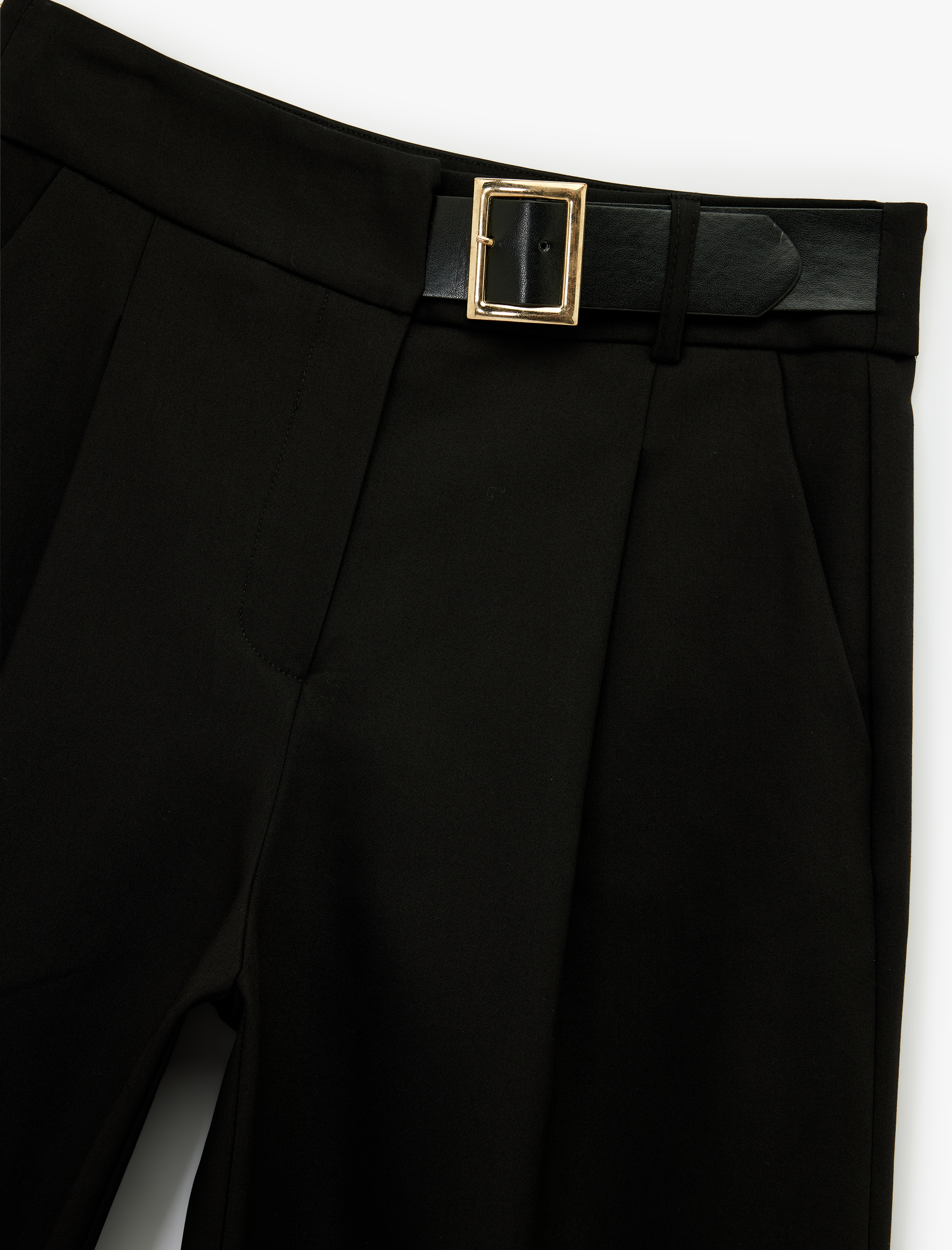   Rahat Kalıp Kemer Detaylı Cepli Normal Bel Geniş Paça Kumaş Pantolon