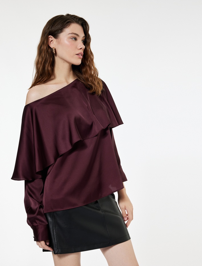  Uzun Kollu Kayık Yaka Asimetrik Kesim Saten Bluz