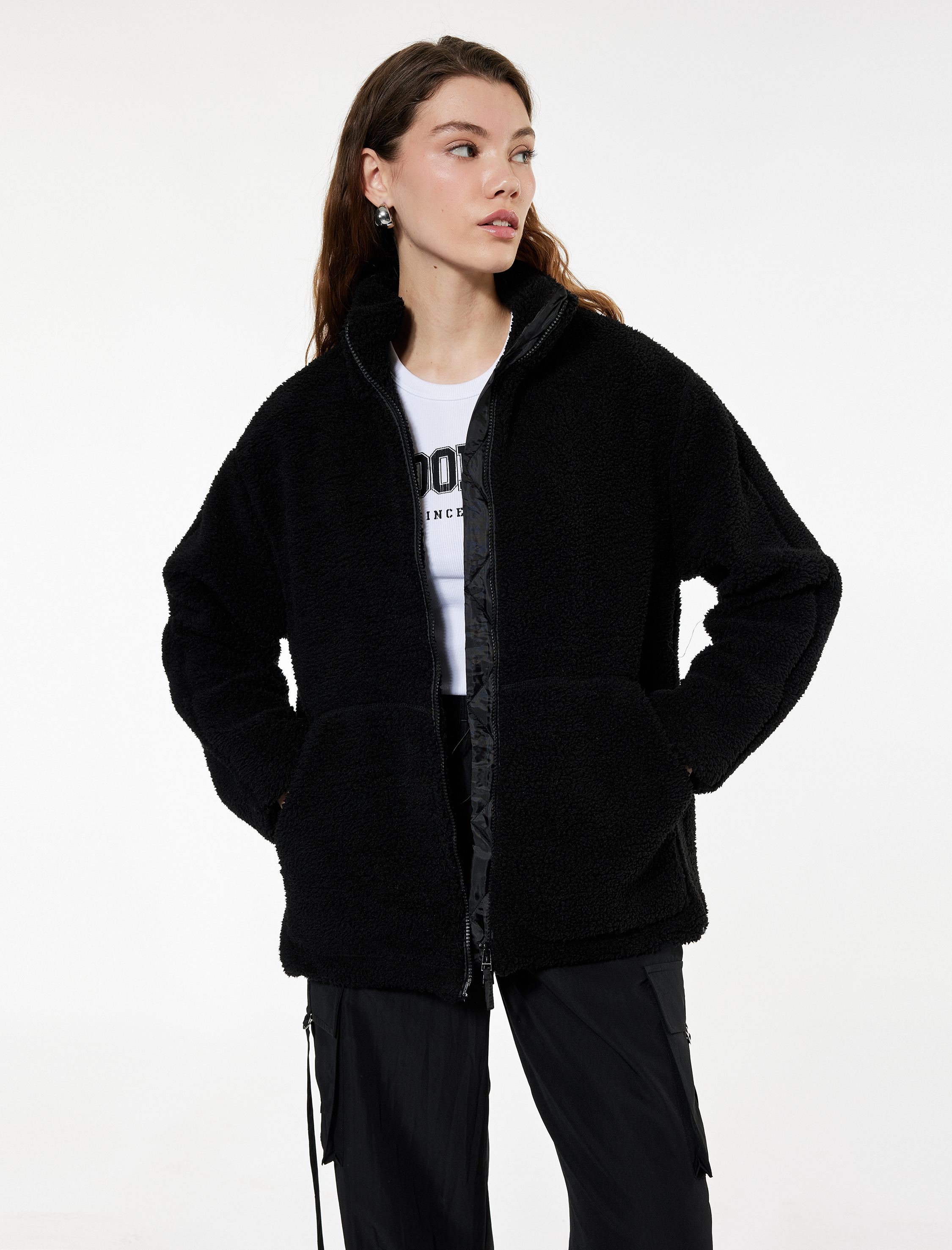   Uzun Kollu Cepli Fermuarlı Dik Yaka Oversize Peluş Mont