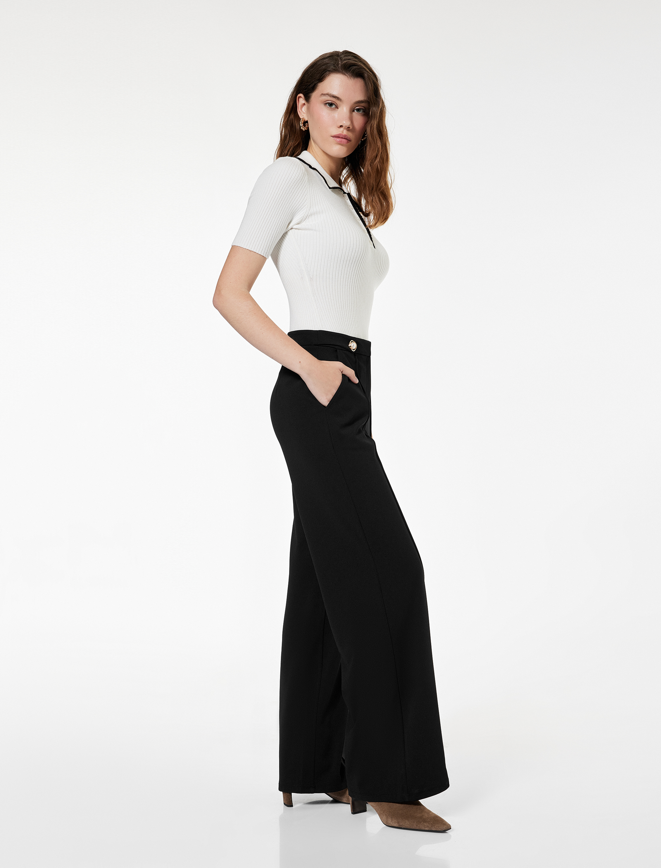   Düğme Detaylı Cepli Düz Bol Paça Kumaş Pantolon