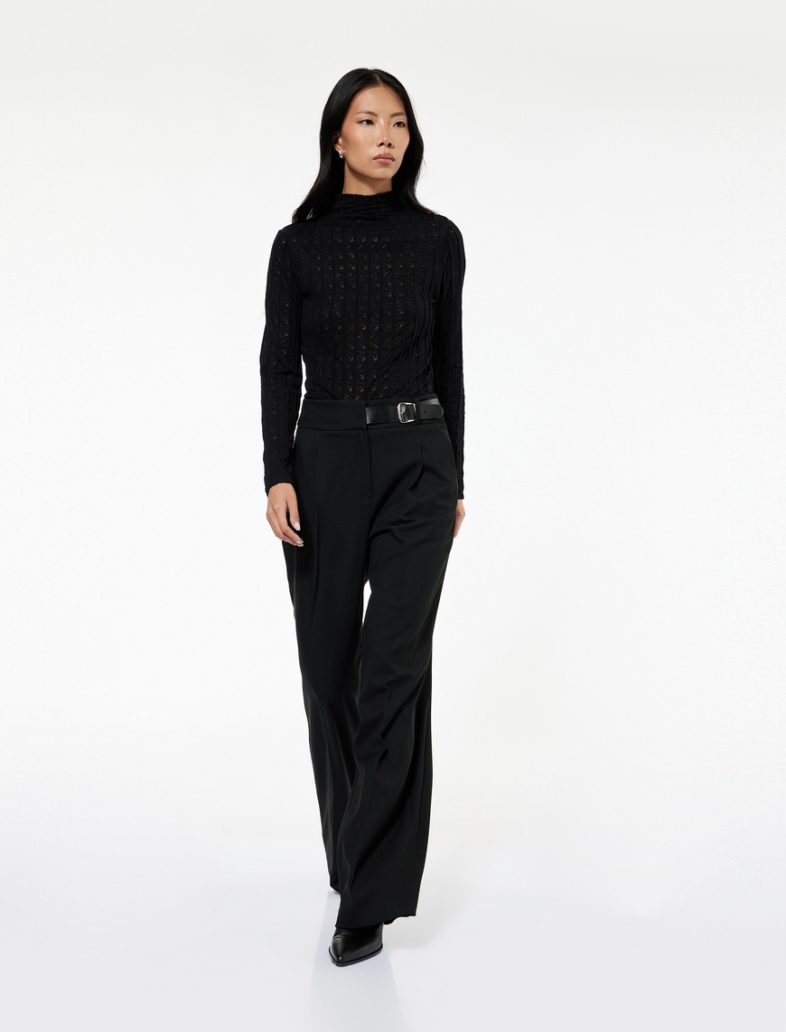 Koton X Sibil Çetinkaya – Straight Fit Yarım Kemer Detaylı Cepli Kumaş Pantolon