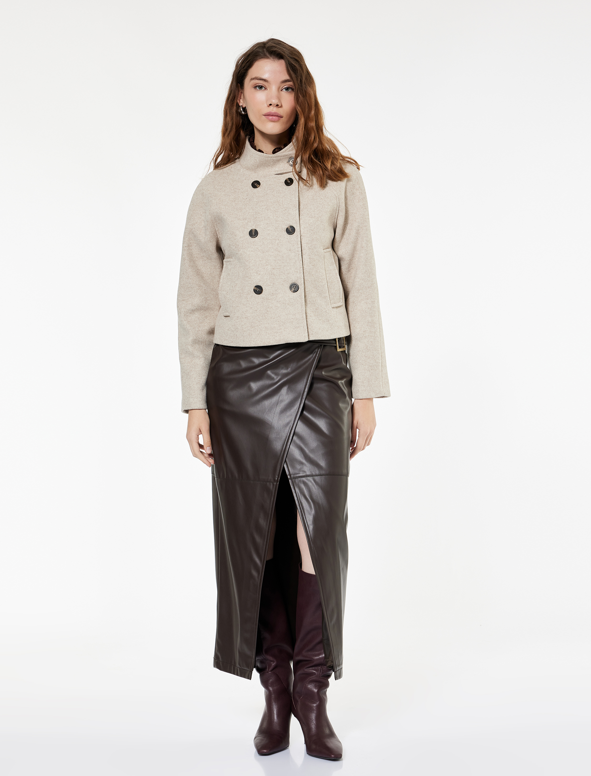   Uzun Kollu Cepli Dik Yaka Düğmeli Kruvaze Kısa Kaşe Mont