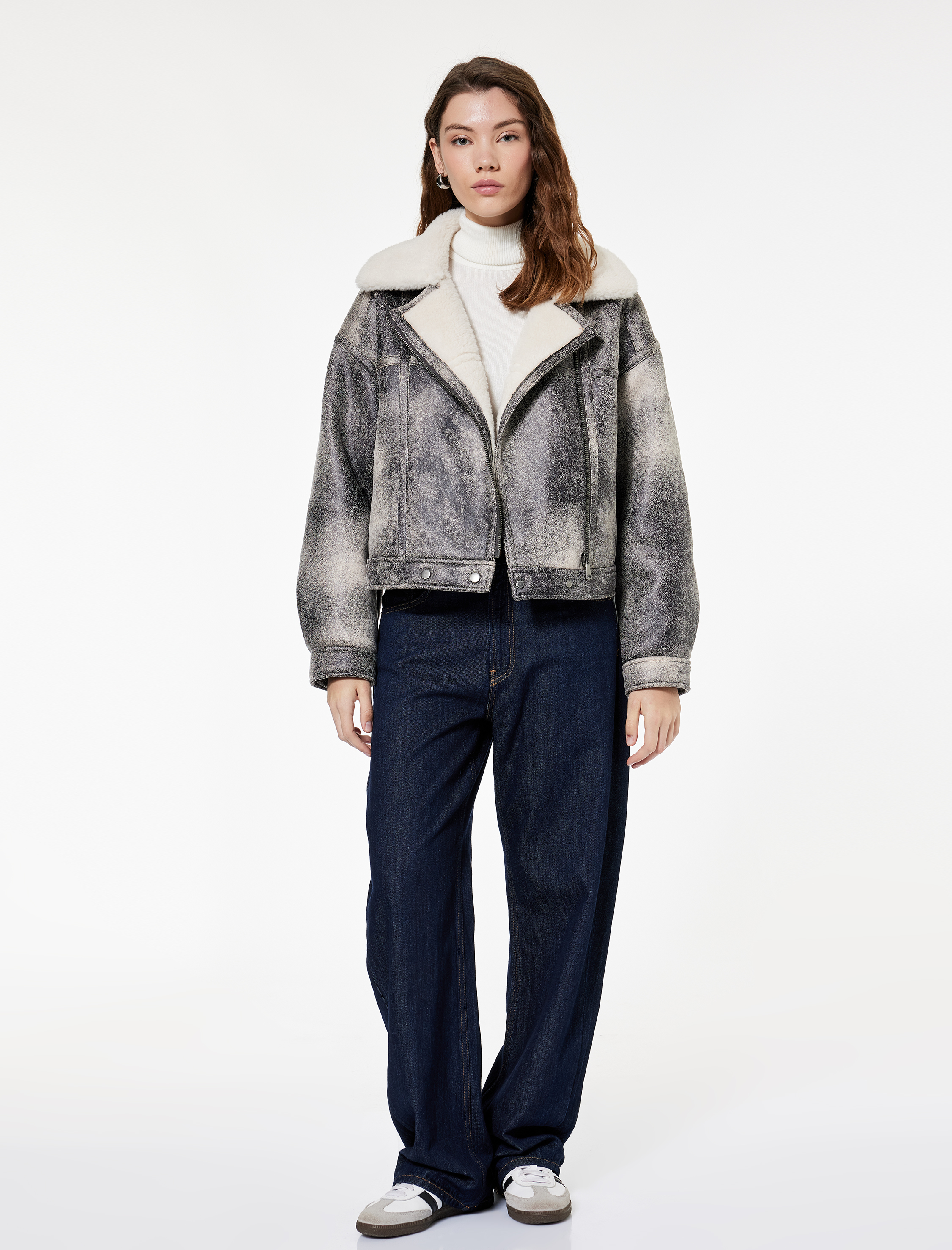   Cepli Fermuarlı Eskitilmiş Süet Görünümlü İçi Suni Kürklü Crop Biker Mont