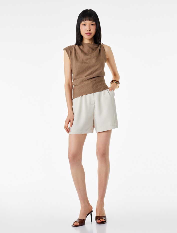  Modal Kumaş Kolsuz Kayık Yaka Aksesuar Detaylı Bluz