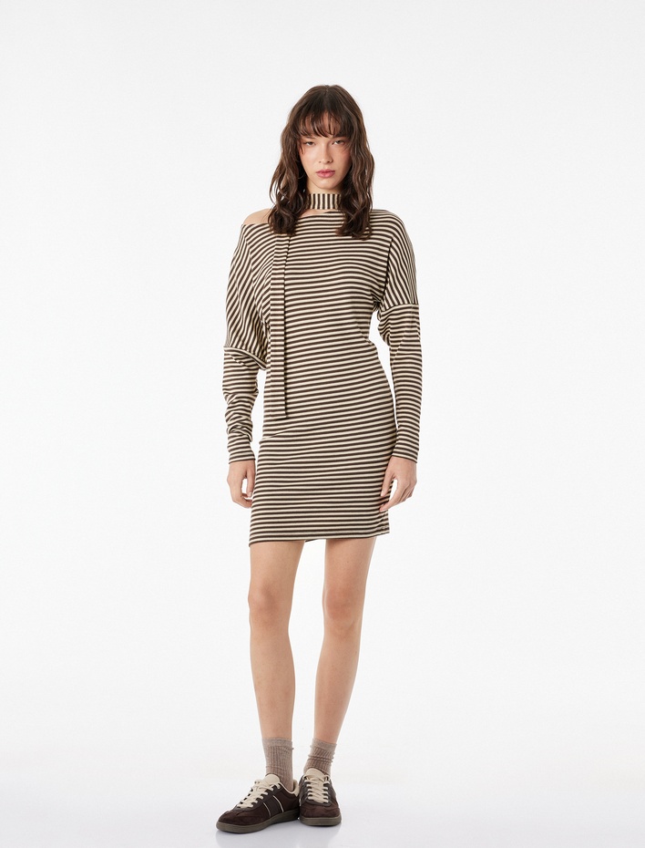  Viskon Bağlama Detaylı Çizgili Kayık Yaka Uzun Kollu Mini Elbise