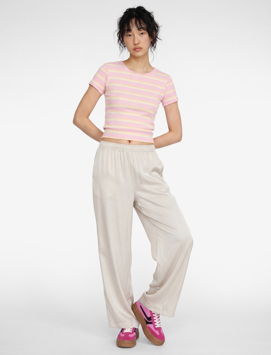 Koton Kadın Çizgili Pamuklu Bisiklet Yaka Kısa Kollu Slim Fit Tişört