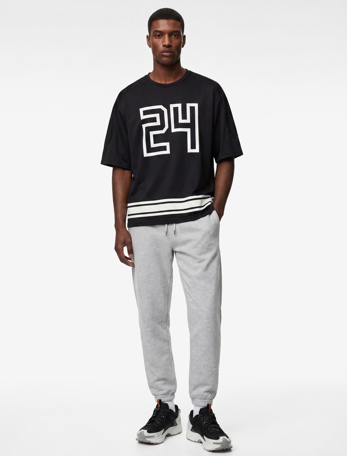  Yarım Kollu Çizgi Detaylı Bisiklet Yaka Baskılı Oversize Spor Tişört