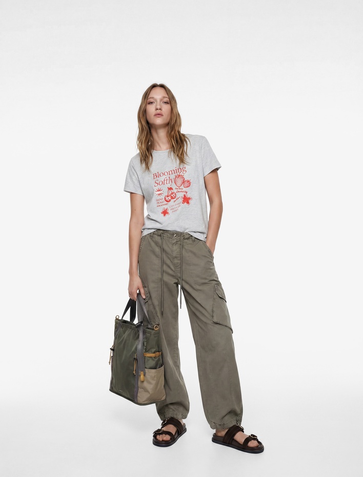  Slim Fit Kısa Kollu Bisiklet Yaka Meyve Baskılı Tişört