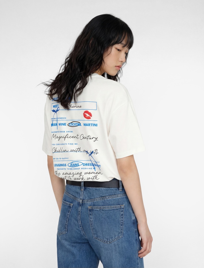  Rahat Kalıp Kısa Kollu Bisiklet Yaka Pamuklu Arkası Baskılı Fiyonklu Tişört