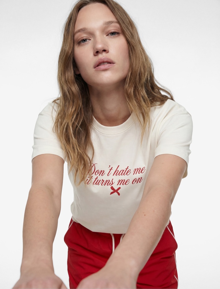  Pamuklu Slim Fit Kısa Kollu Bisiklet Yaka Baskılı Tişört