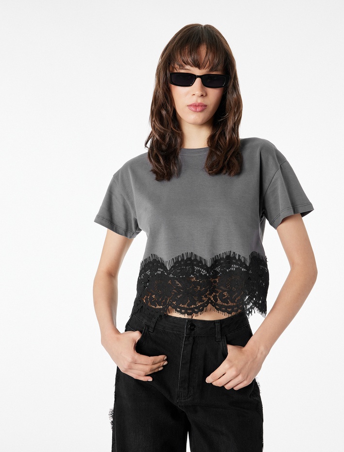  Dantel Detaylı Kısa Kollu Bisiklet Yaka Pamuklu Crop Tişört