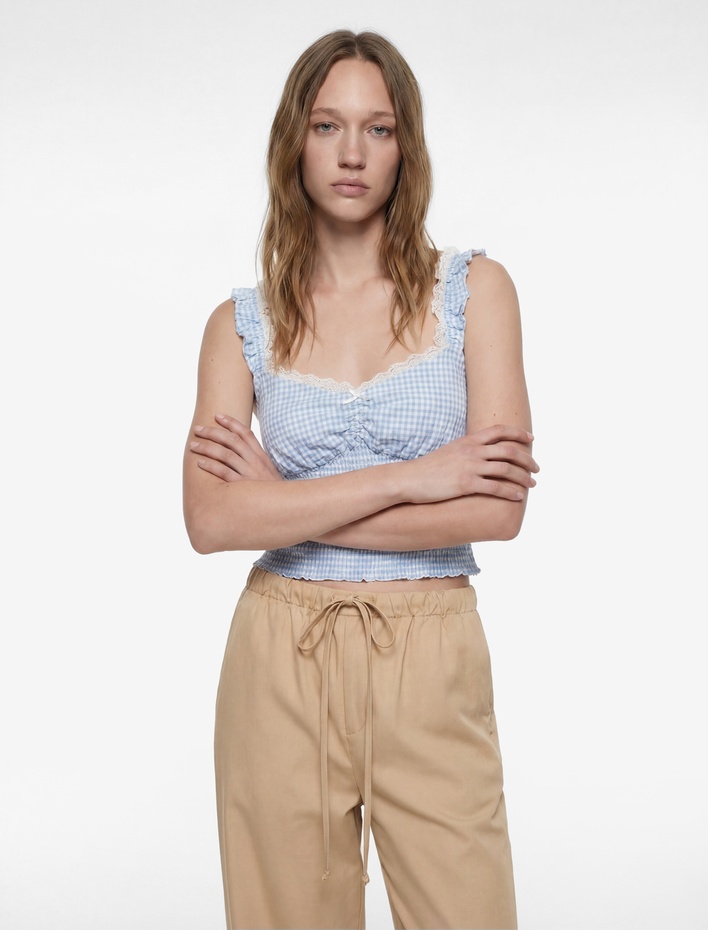  Geniş Yaka Kolsuz Fırfırlı Gipeli Crop Bluz