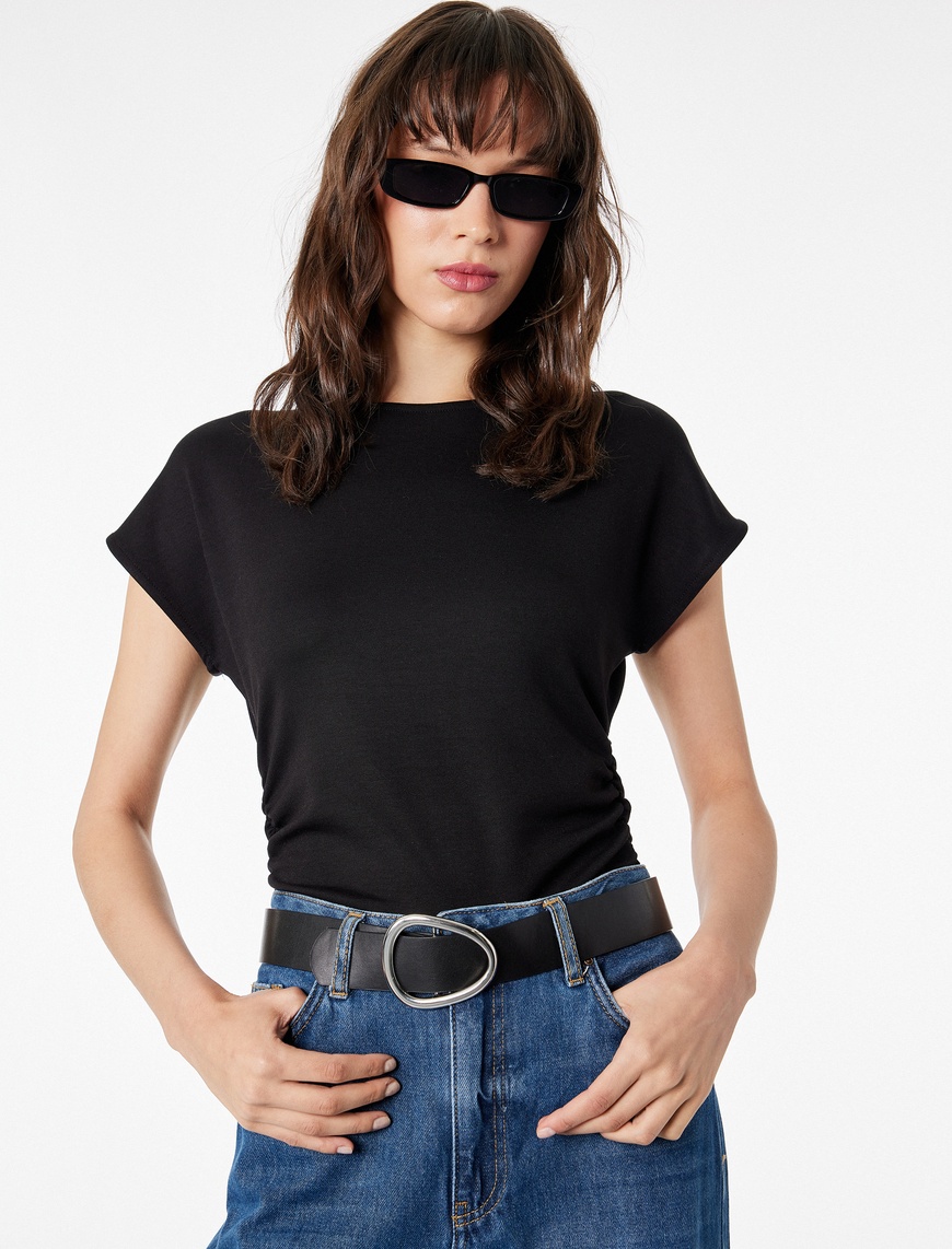m୨୧⑅* Siyah Slim Fit Kısa Kollu Bisiklet Yaka Büzgülü Tişört 6SAL10637IK