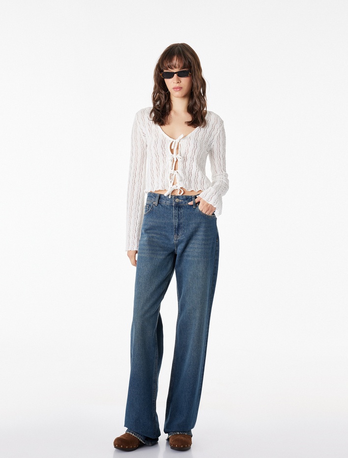  V Yaka Uzun Kollu Fiyonk Bağlama Detaylı Dantel Bluz