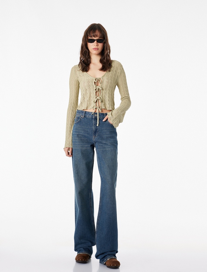  V Yaka Uzun Kollu Fiyonk Bağlama Detaylı Dantel Bluz