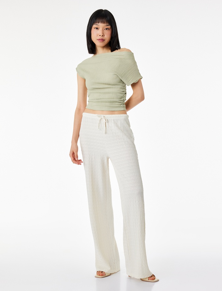  Bürümcük Kumaş Dokulu Drapeli Asimetrik Omzu Açık Kayık Yaka Bluz