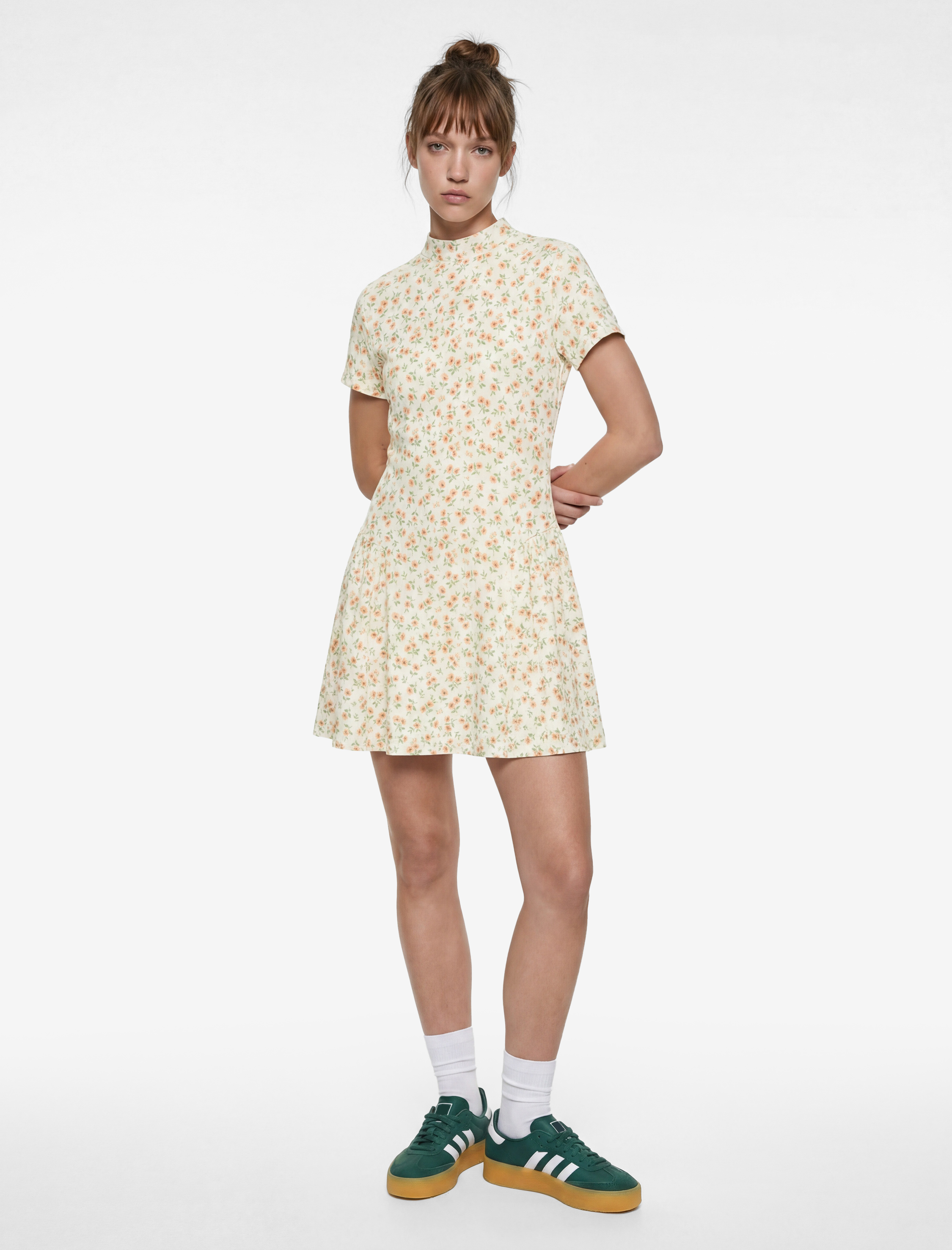 Mini Kısa Kollu Dik Yaka Çiçekli Kloş Elbise