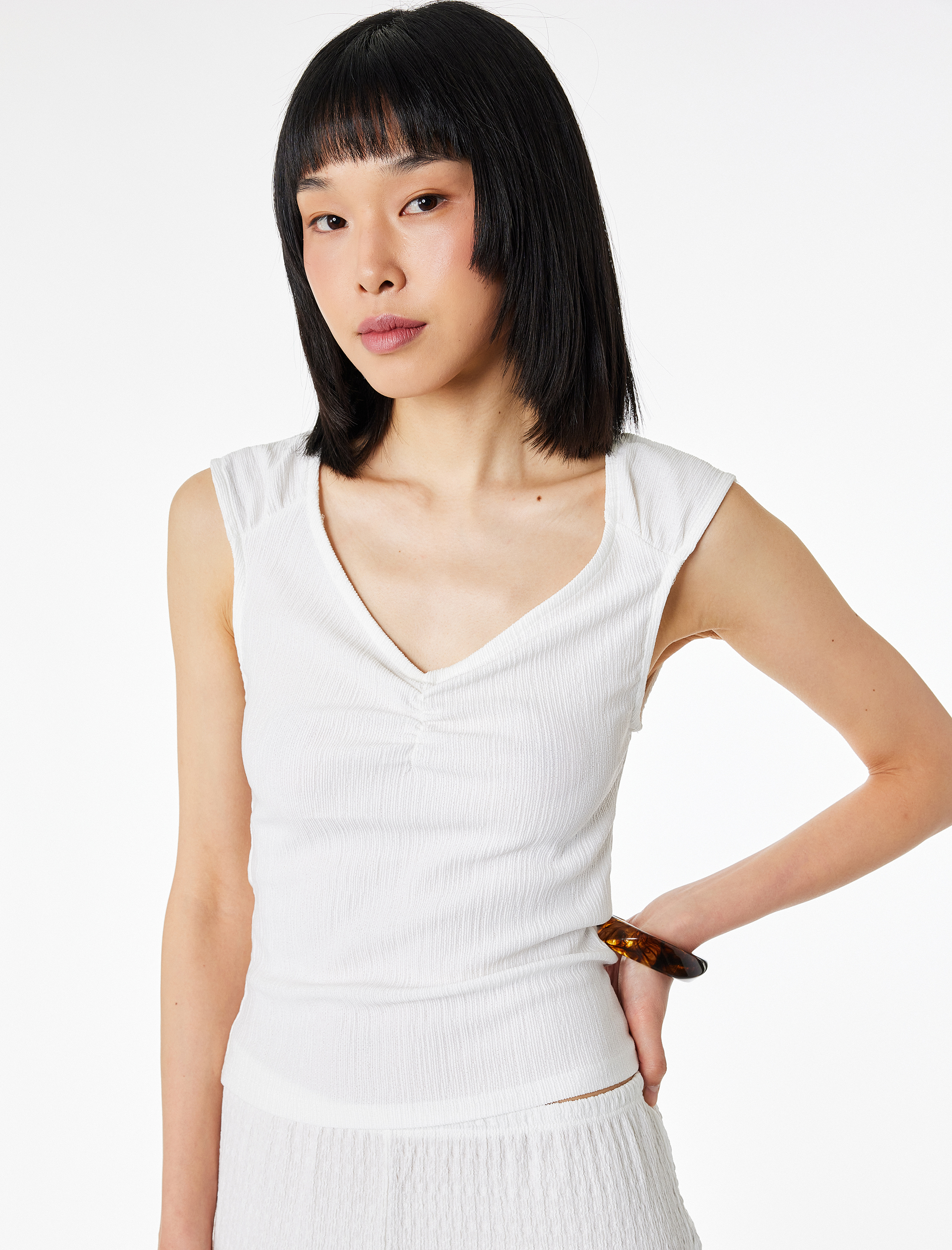   Slim Fit Kolsuz Büzgülü V Yaka Tişört