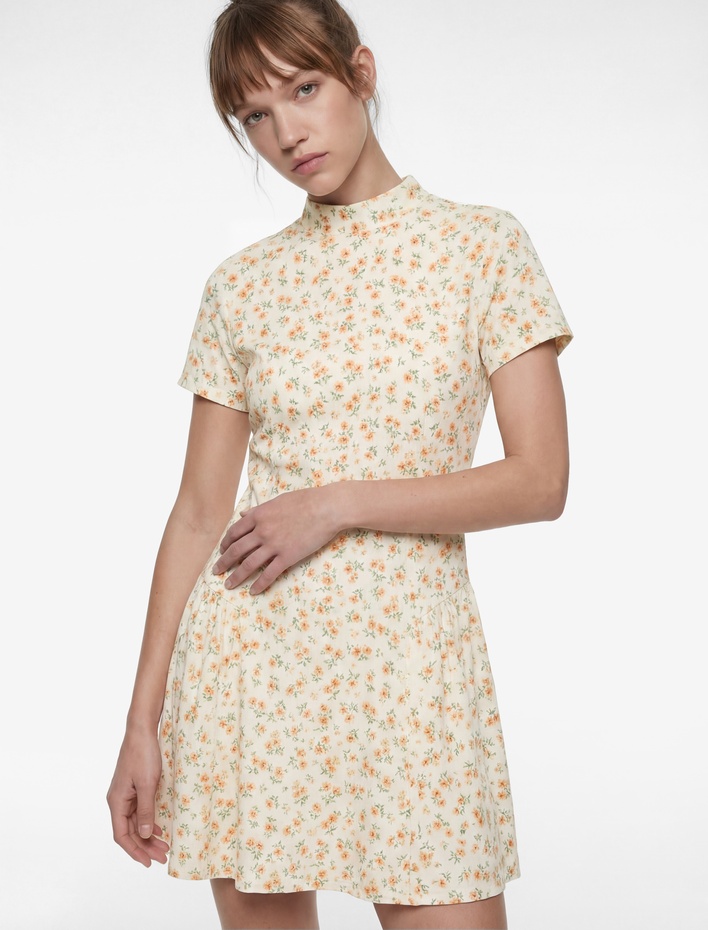  Mini Kısa Kollu Dik Yaka Çiçekli Kloş Elbise