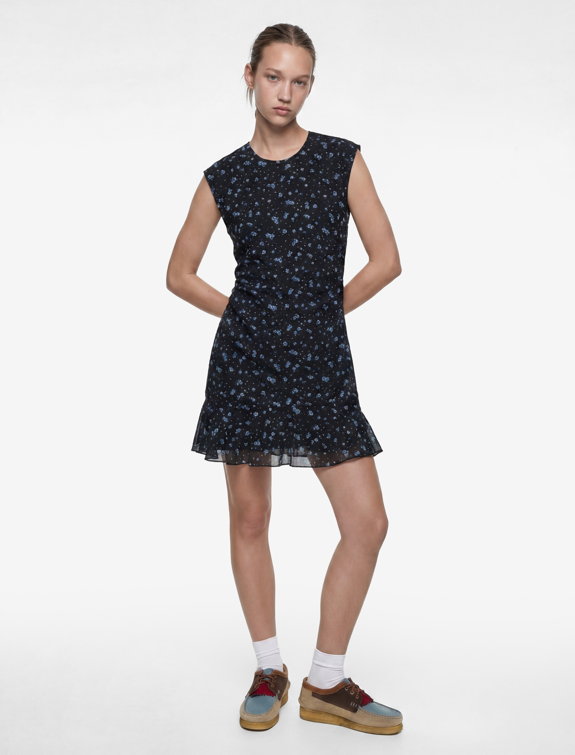 Asimetrik Kesim Kolsuz Bisiklet Yaka Büzgülü Kloş Tül Çiçekli Elbise - Görsel 3