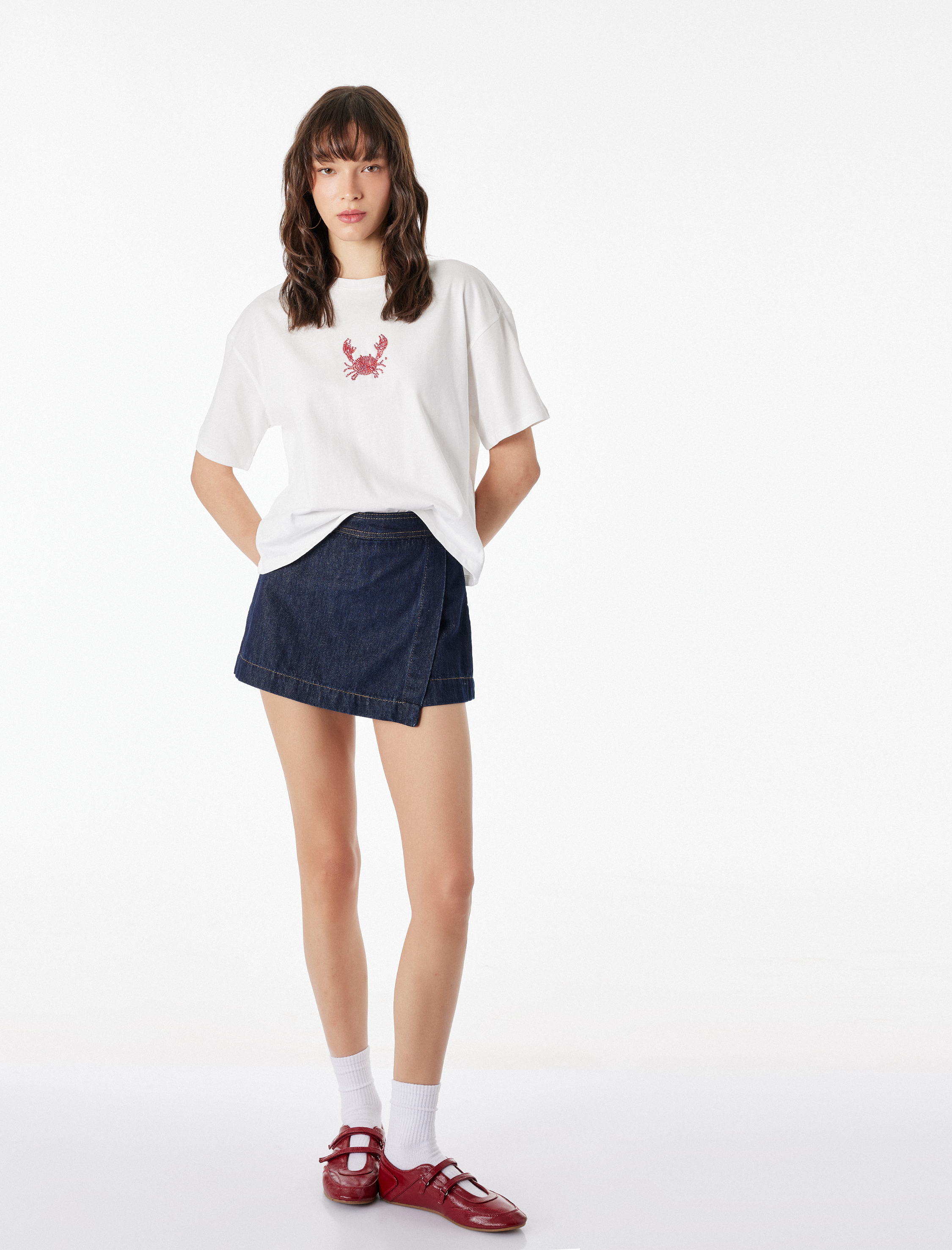 Boncuklu Yengeç İşlemeli Kısa Kollu Bisiklet Yaka Pamuklu Tişört - Görsel 2