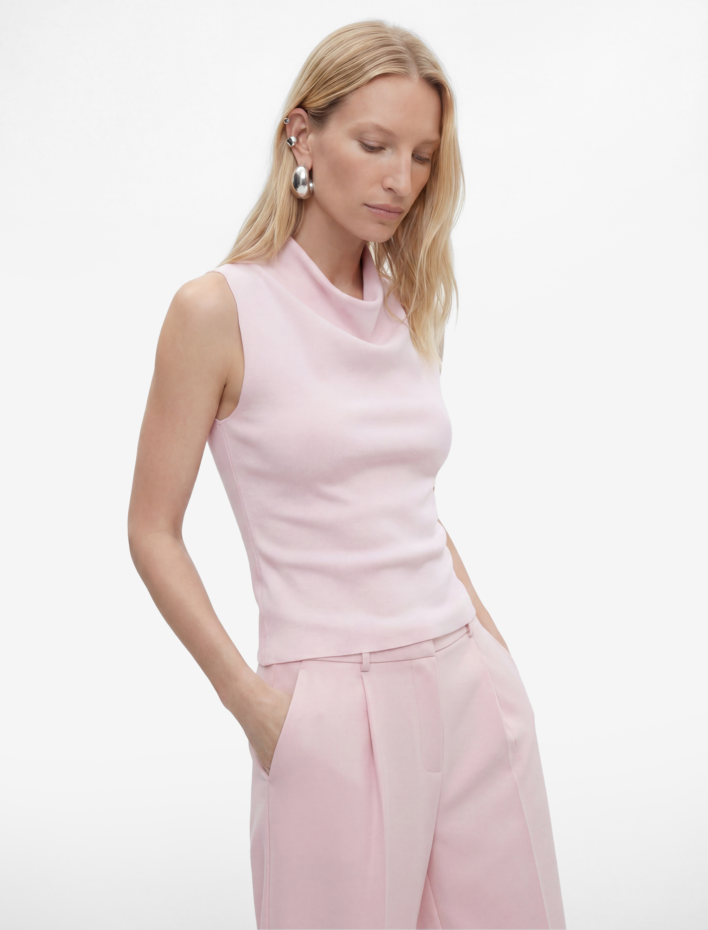   Dik Dökümlü Yaka Viskon Triko Kolsuz Bluz