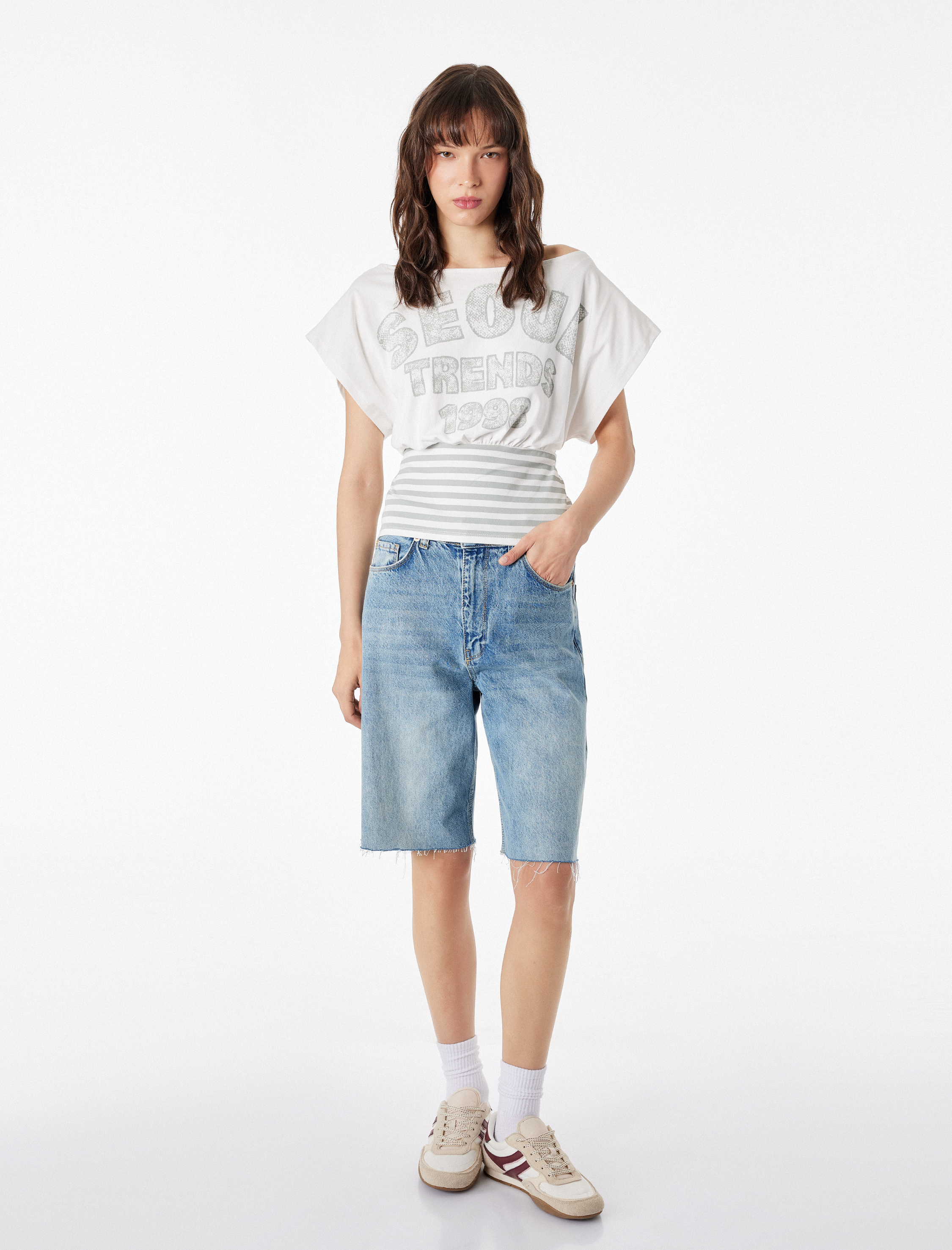 Slim Fit Pamuklu Çizgili Kayık Yaka Kısa Kollu Baskılı Tişört - Görsel 2