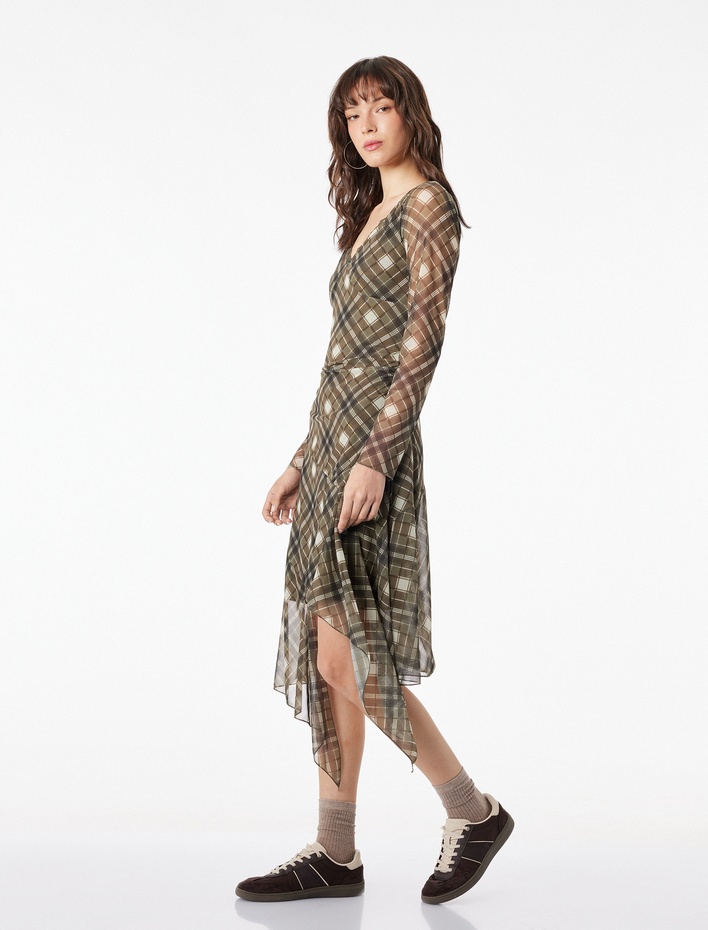  Asimetrik Kesim Uzun Kollu V Yaka Slim Fit Kareli Tül Elbise