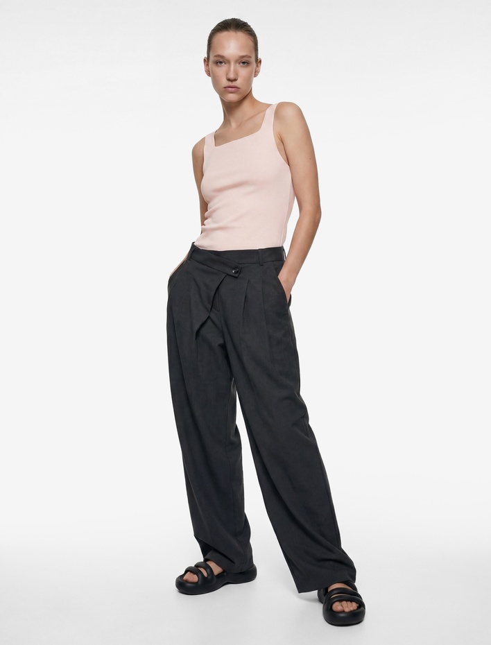  Pamuklu Kare Yaka Drapeli Kolsuz Bluz