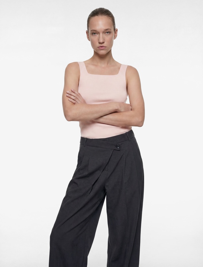  Pamuklu Kare Yaka Drapeli Kolsuz Bluz