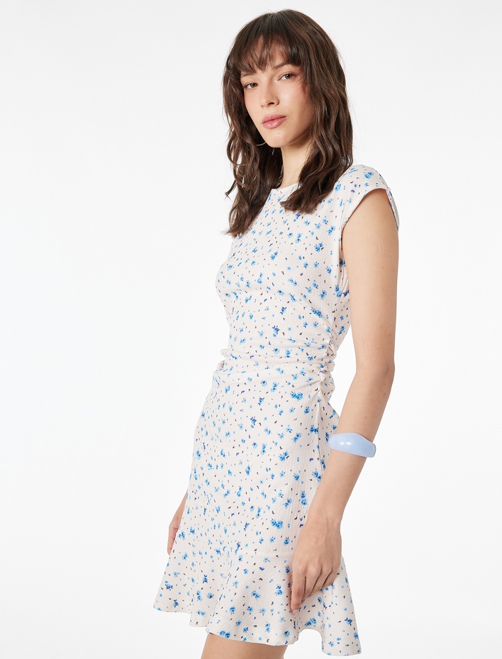  Kolsuz Drapeli Bisiklet Yaka Slim Fit Çiçekli Kloş Mini Elbise
