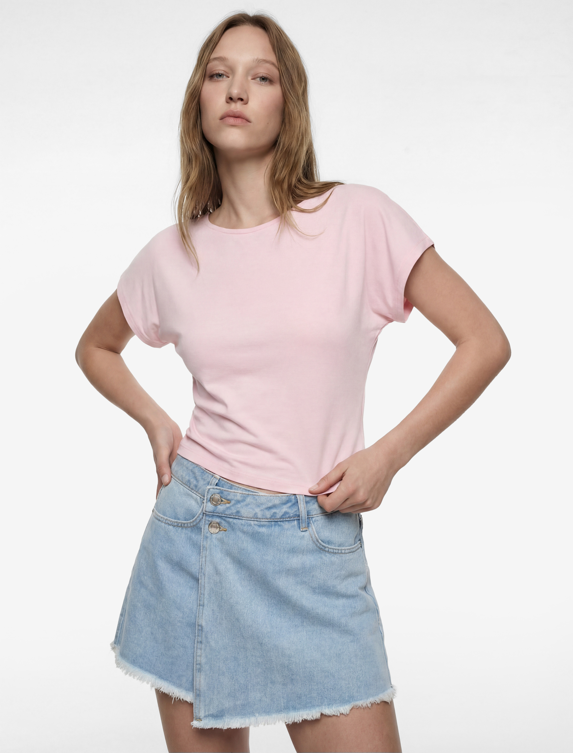   Regular Fit Omzu Açık Kısa Kollu Viskon Tişört