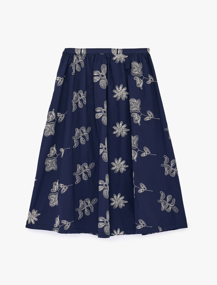  Pamuklu Rahat Kalıp Çiçek Nakış Detaylı A Kesim Uzun Etek