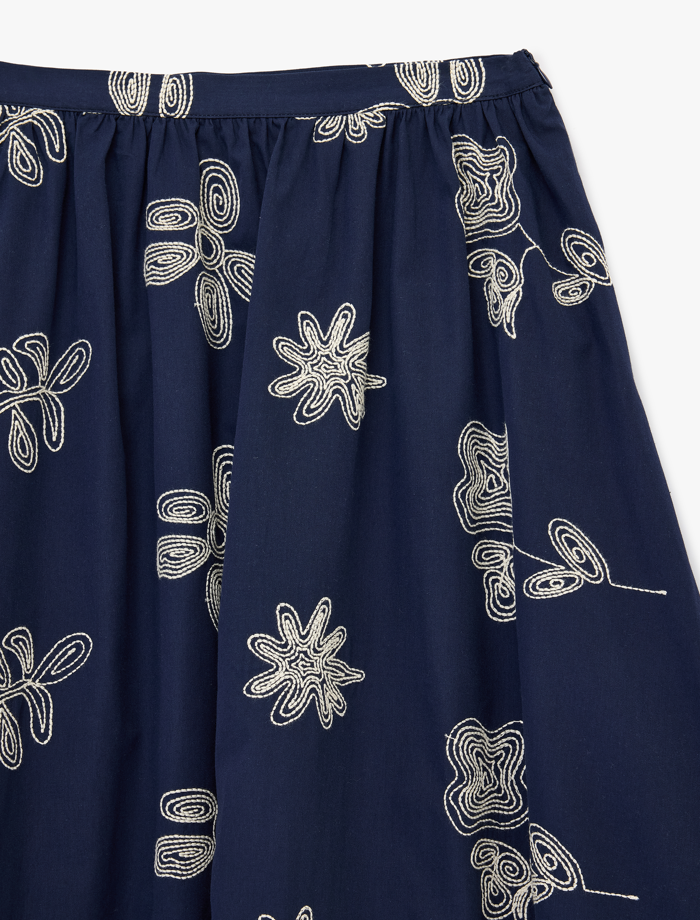   Pamuklu Rahat Kalıp Çiçek Nakış Detaylı A Kesim Uzun Etek