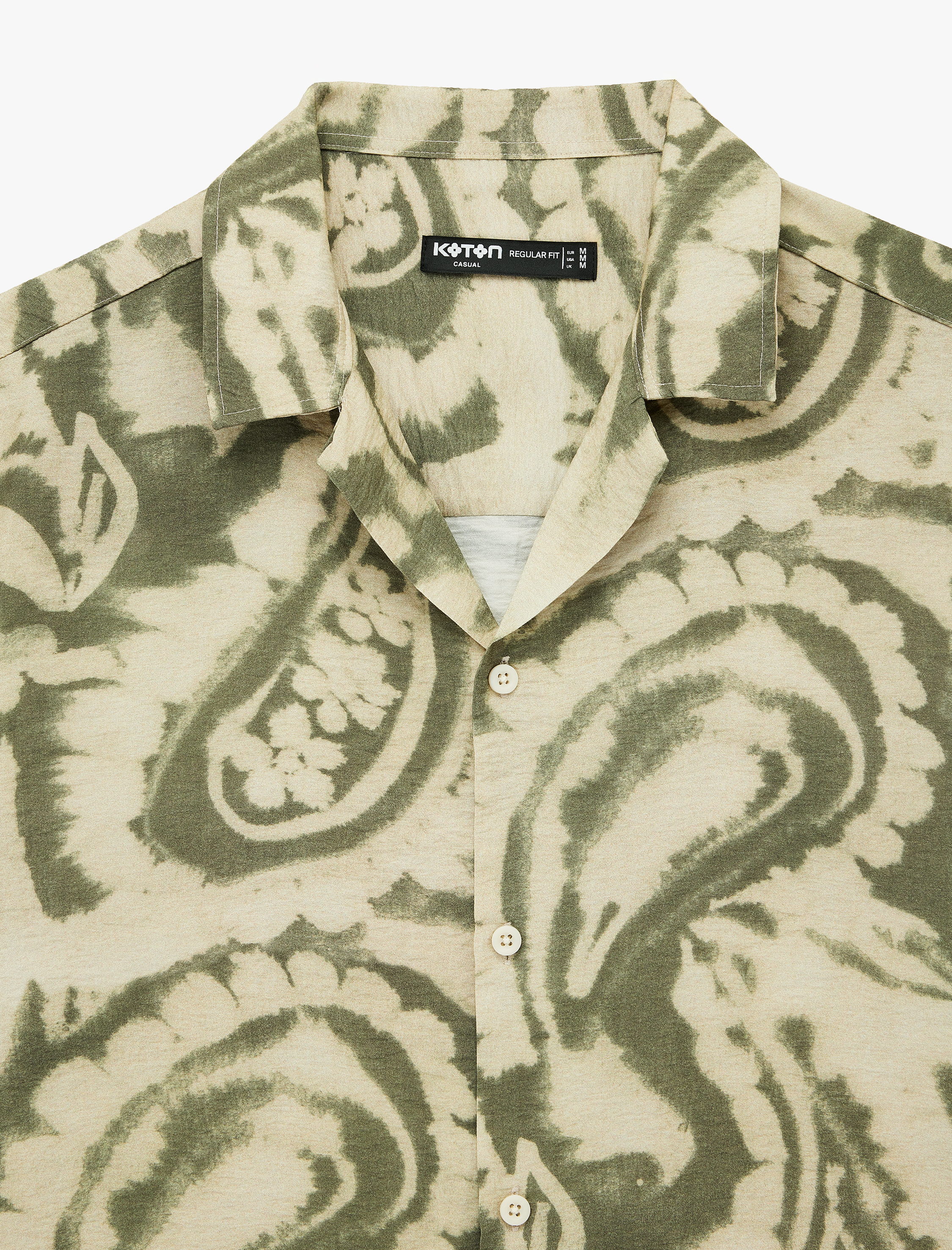   Regular Fit Devrik Yaka Viskon Kısa Kollu Batik Desenli Gömlek