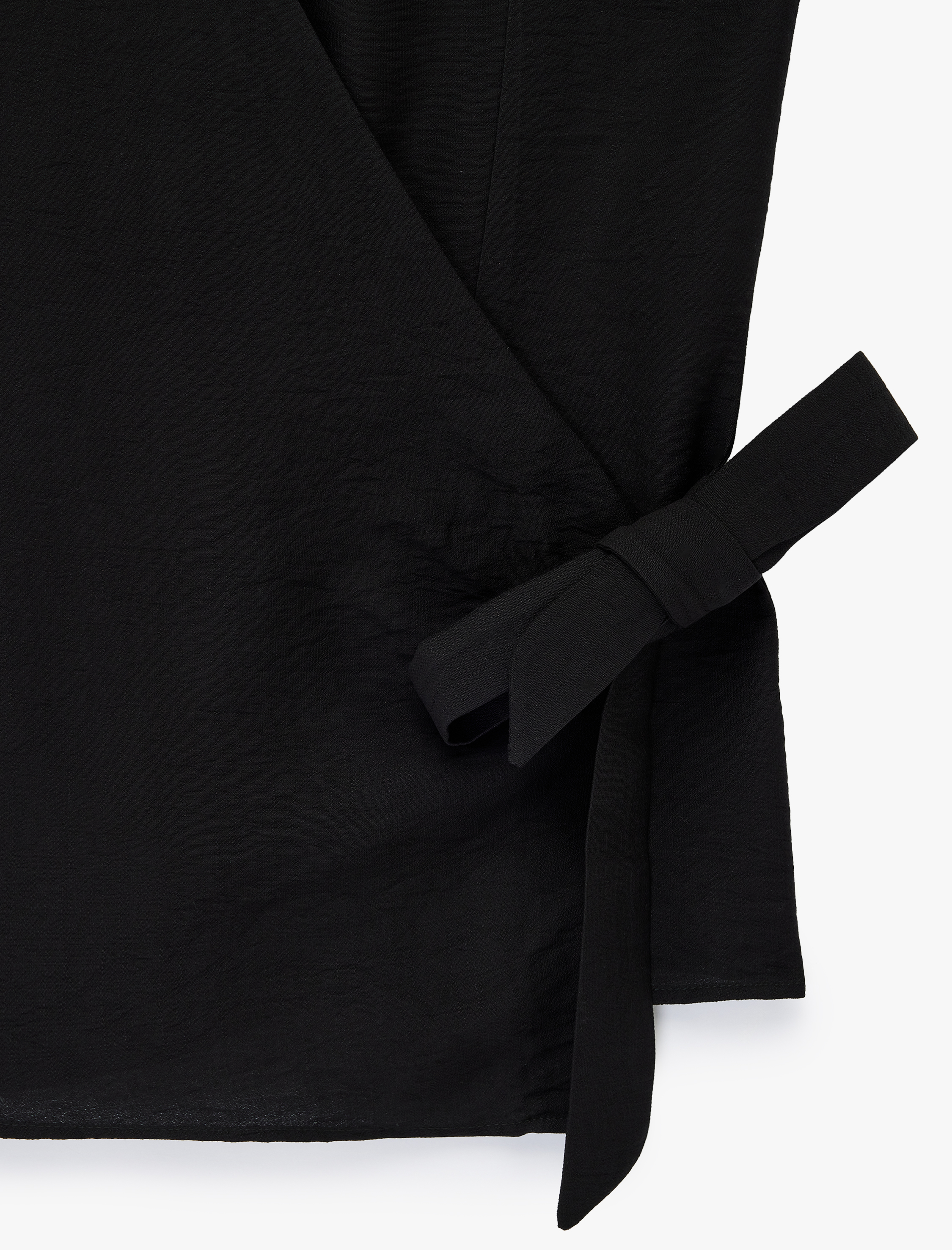   Fiyonk Bağlama Detaylı Gömlek Yaka Kolsuz Kruvaze Bluz